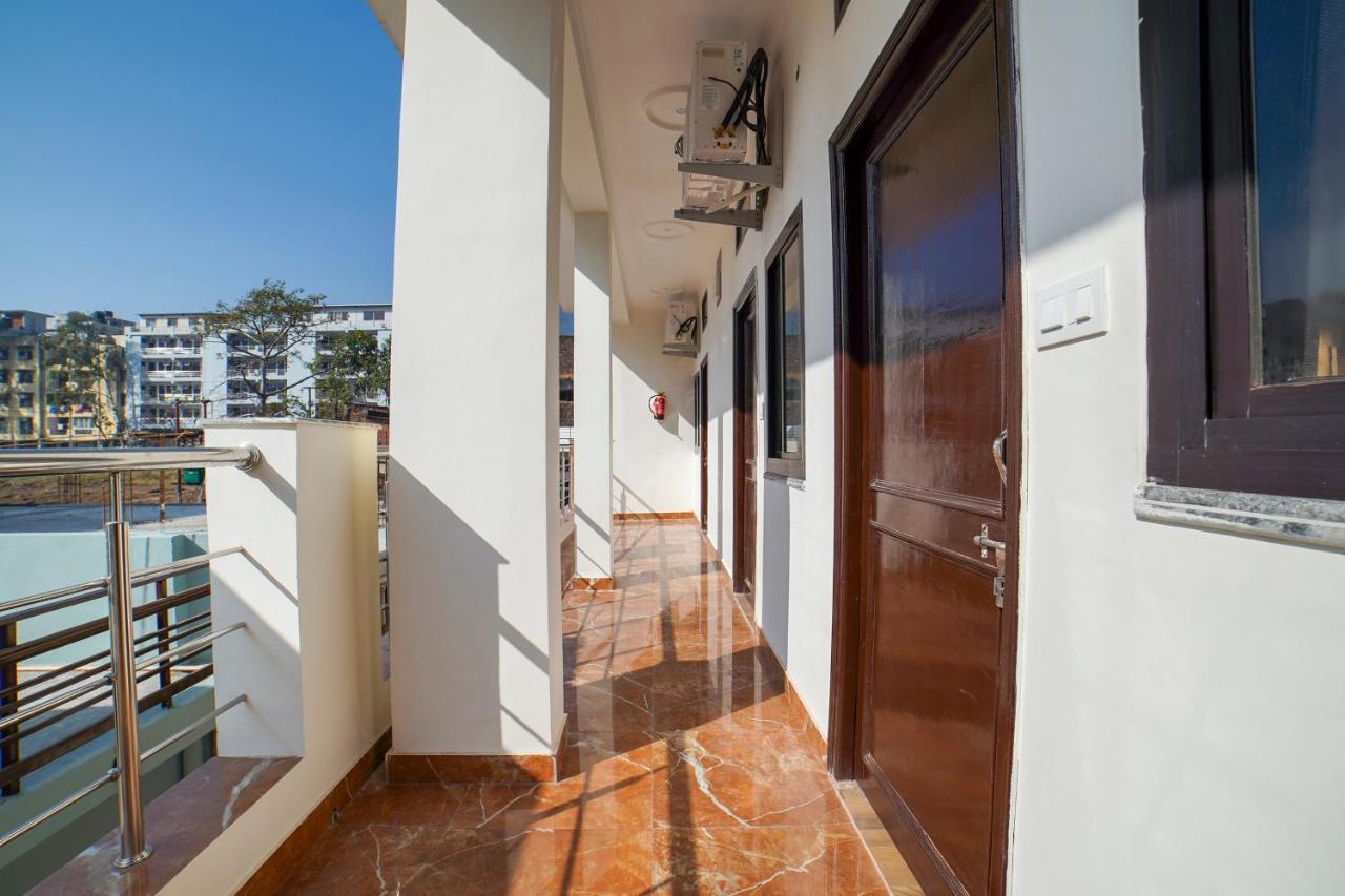 Hôtel Oyo 67163 Anantham Residency à Narendra Nagar Extérieur photo