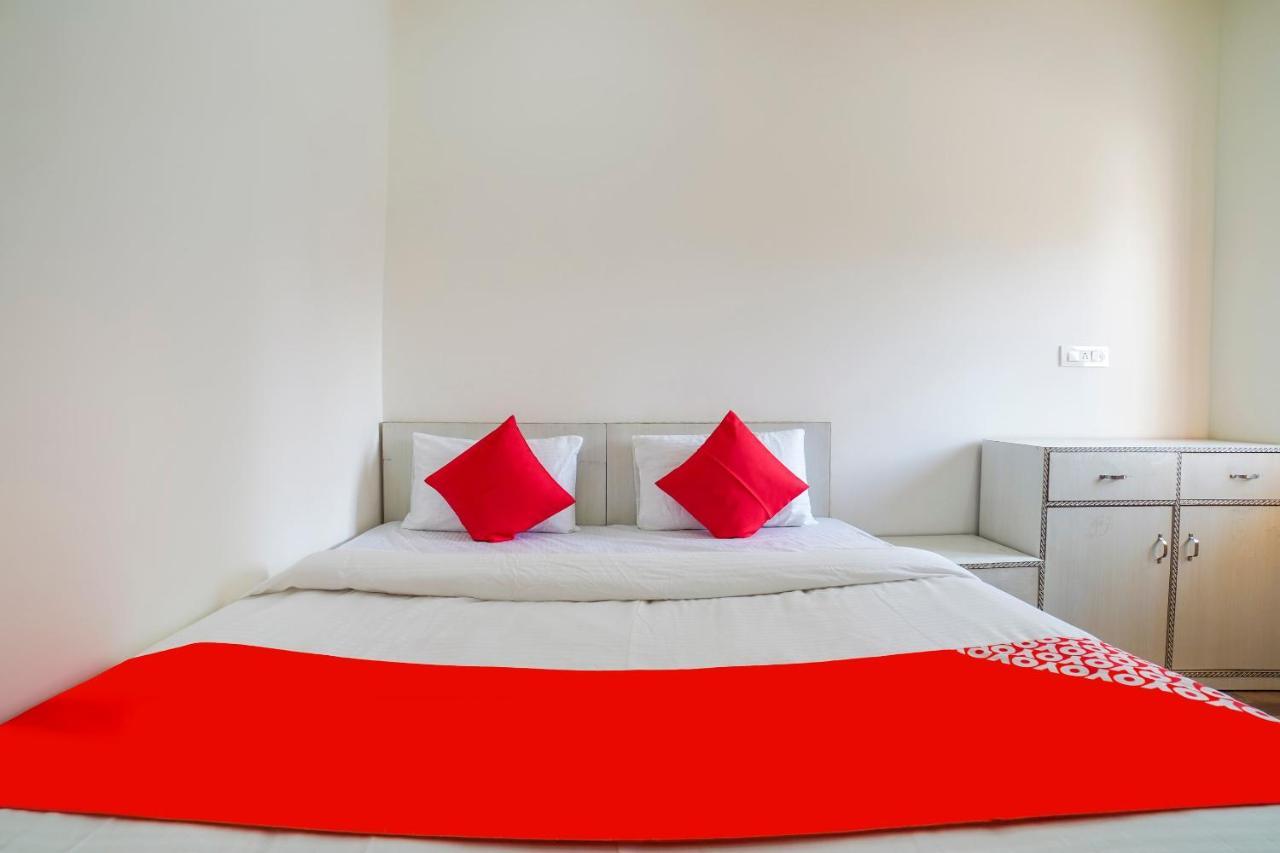 Hôtel Oyo 67163 Anantham Residency à Narendra Nagar Extérieur photo