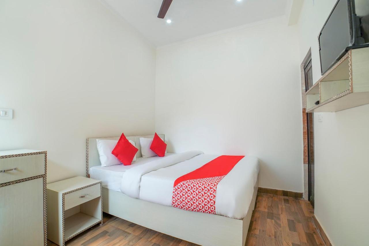 Hôtel Oyo 67163 Anantham Residency à Narendra Nagar Extérieur photo