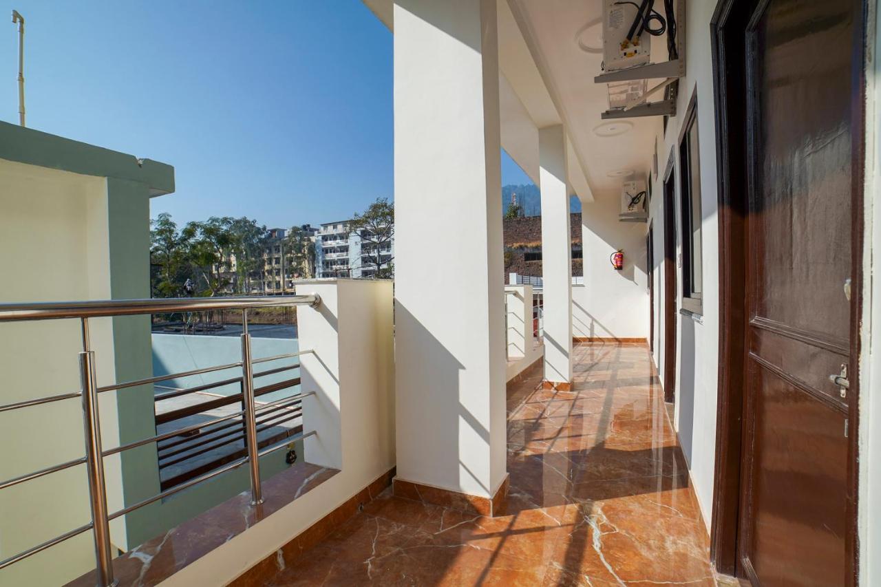 Hôtel Oyo 67163 Anantham Residency à Narendra Nagar Extérieur photo