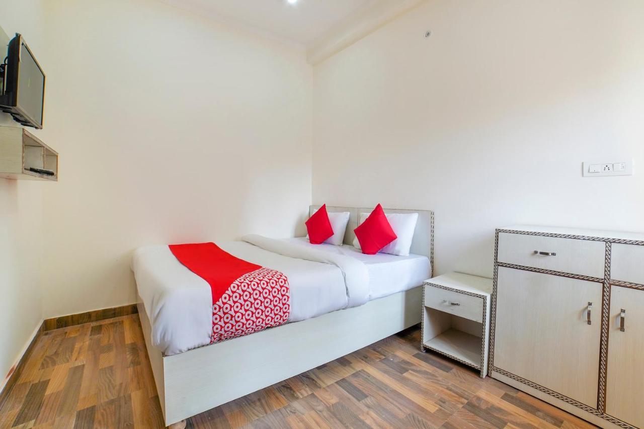 Hôtel Oyo 67163 Anantham Residency à Narendra Nagar Extérieur photo
