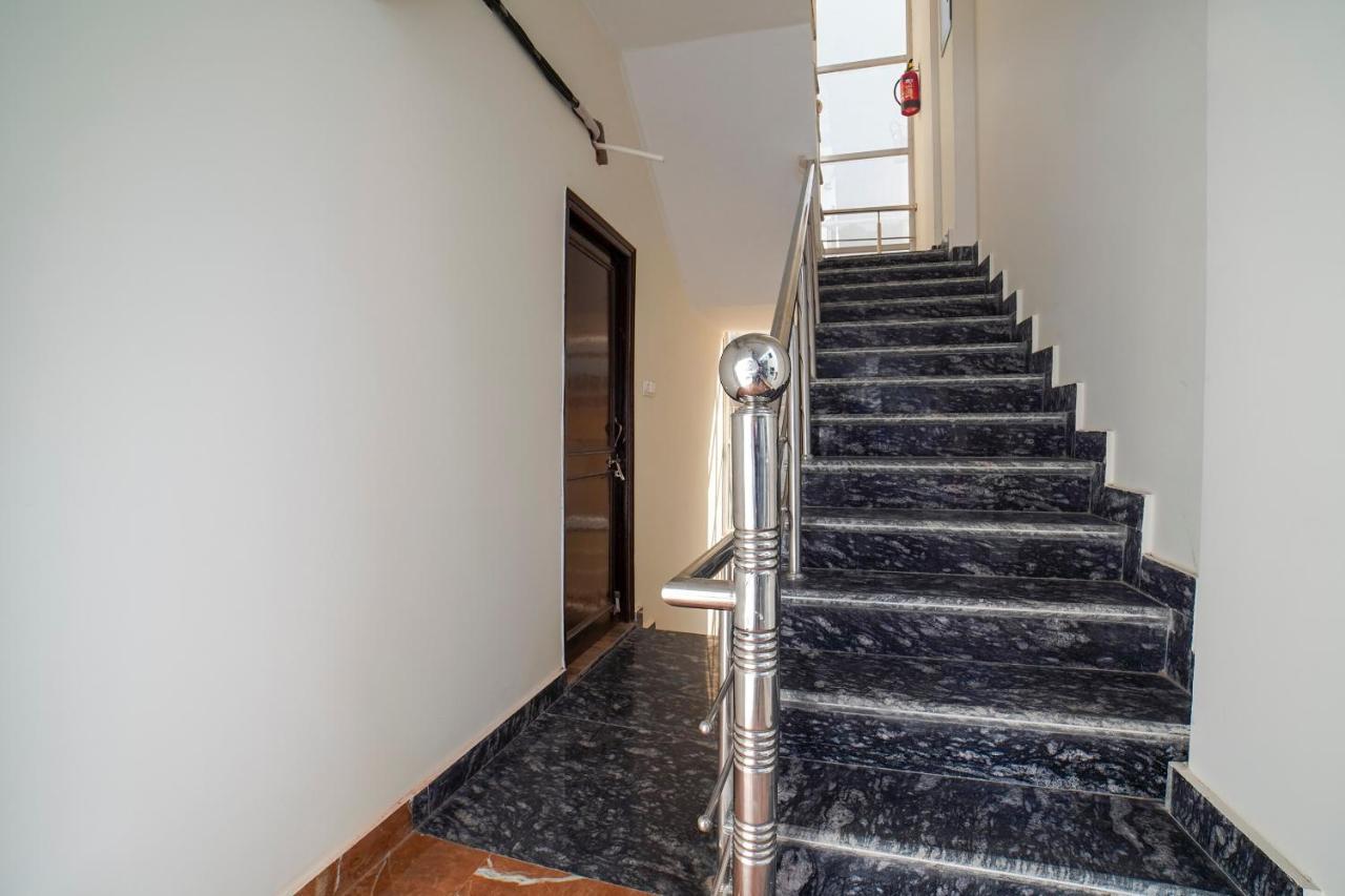 Hôtel Oyo 67163 Anantham Residency à Narendra Nagar Extérieur photo