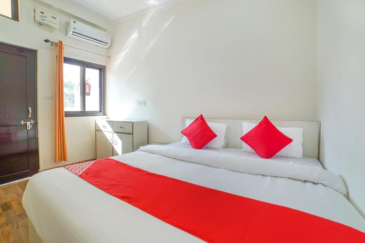 Hôtel Oyo 67163 Anantham Residency à Narendra Nagar Extérieur photo
